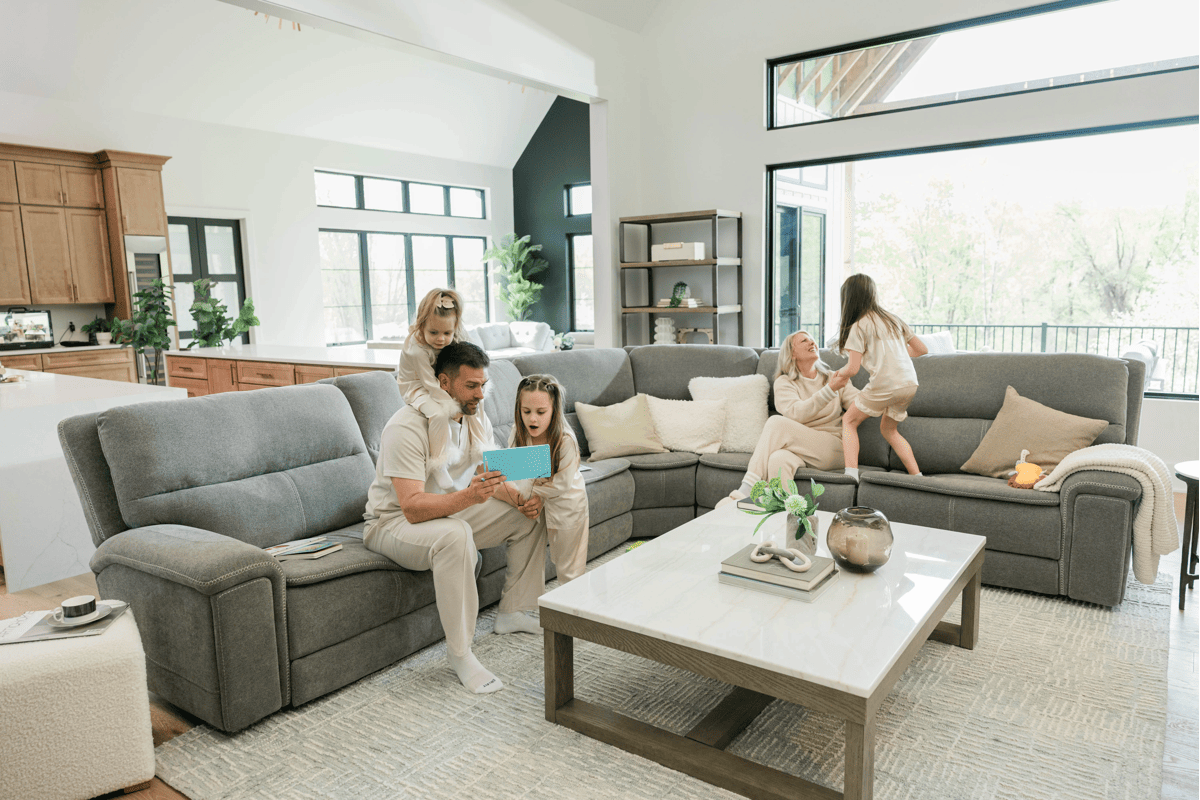 Vixen 6-Piece Triple Power Reclining Sectional with 3 Recliners 8